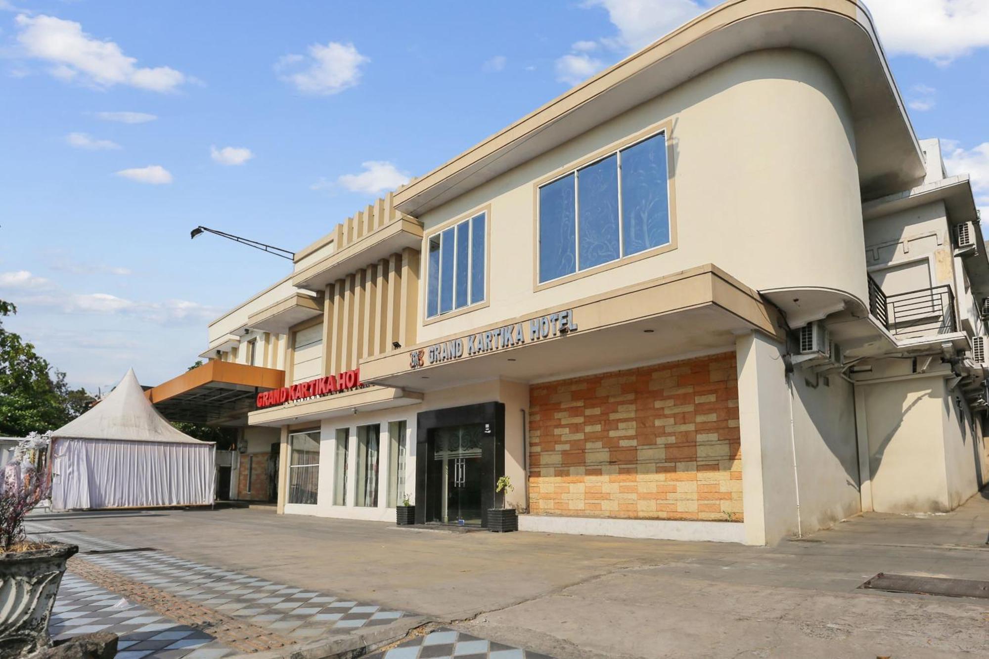 Collection O 93163 Hotel Grand Kartika Pare-Pare Экстерьер фото